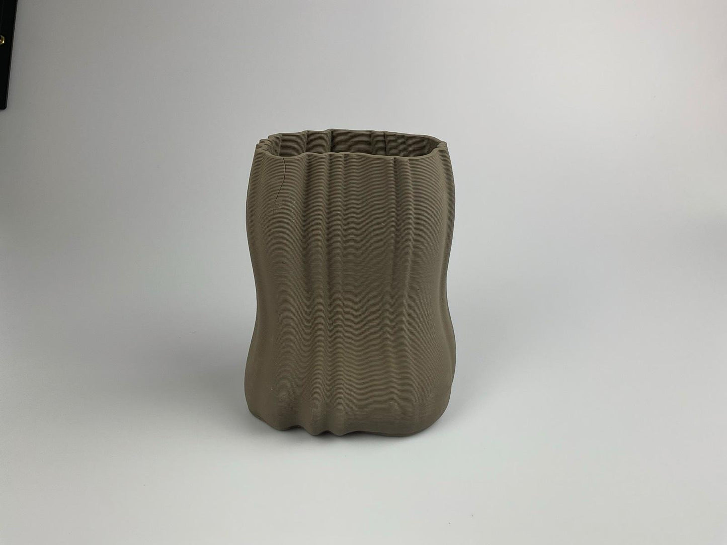 Ferm Living Moire Vase Gr. S Höhe 20 cm anthrazit