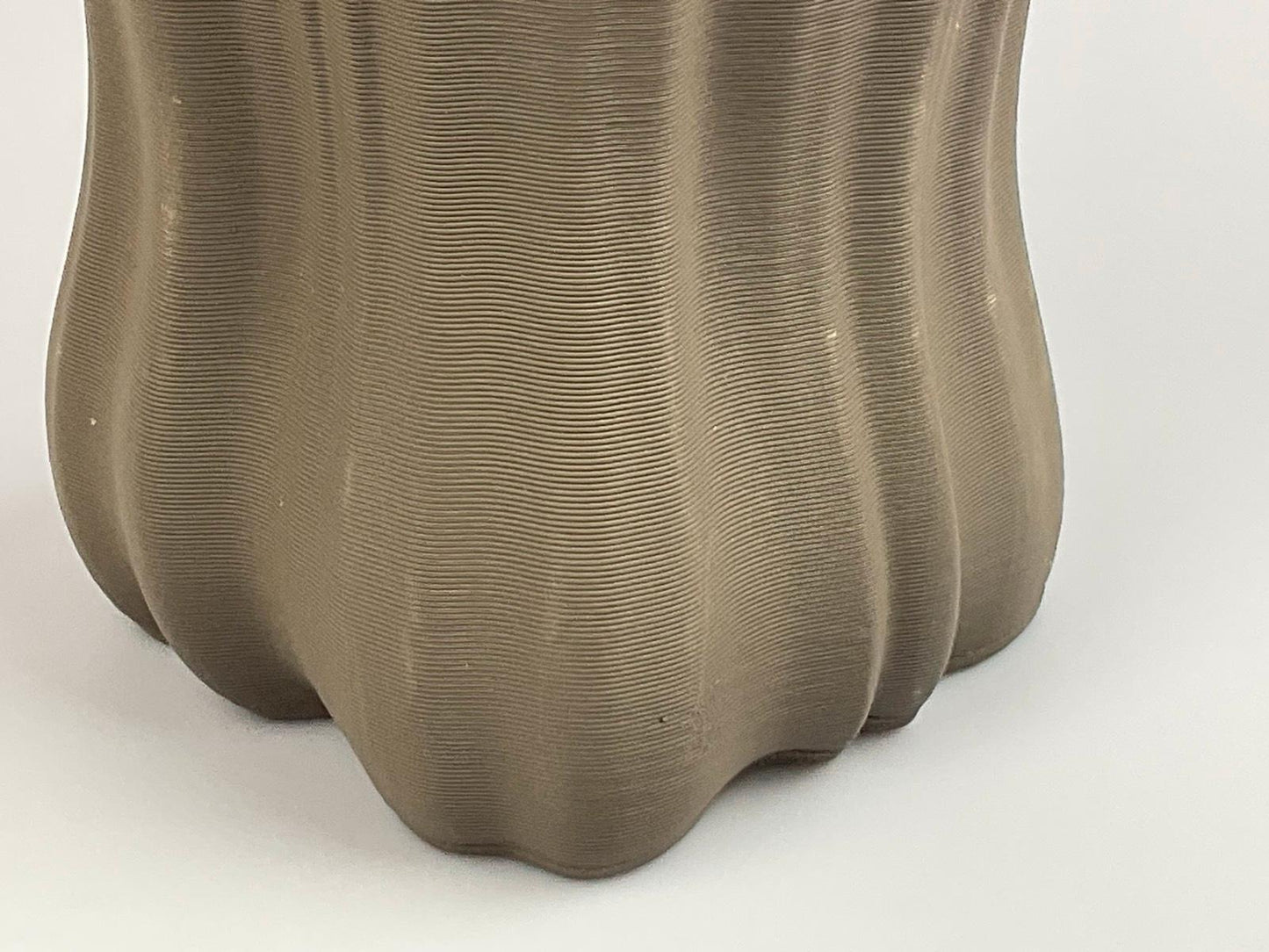 Ferm Living Moire Vase Gr. S Höhe 20 cm anthrazit