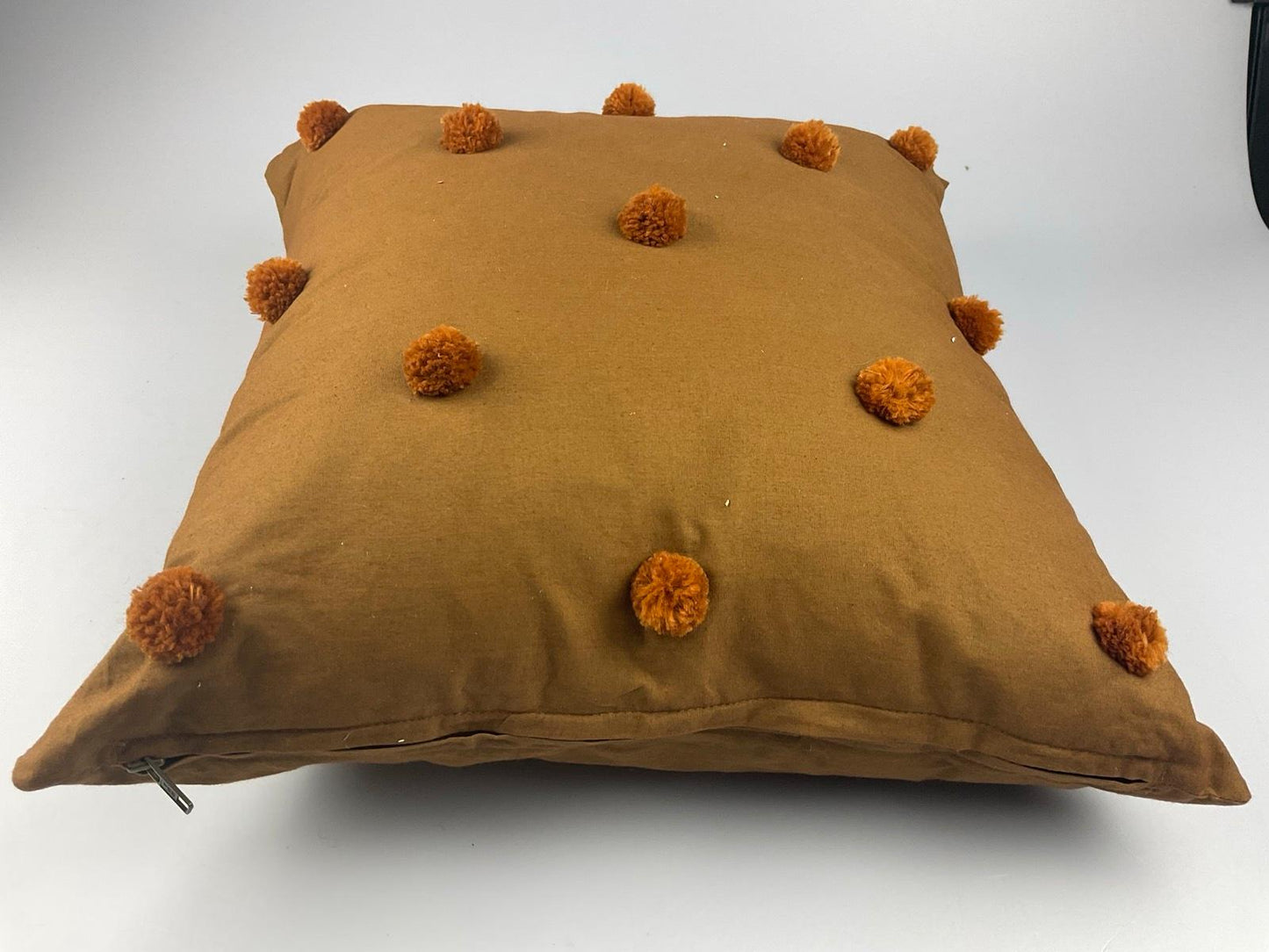 Ferm living Cusion Dot Tufted - Farbe Sugar/Kelp Mustard
