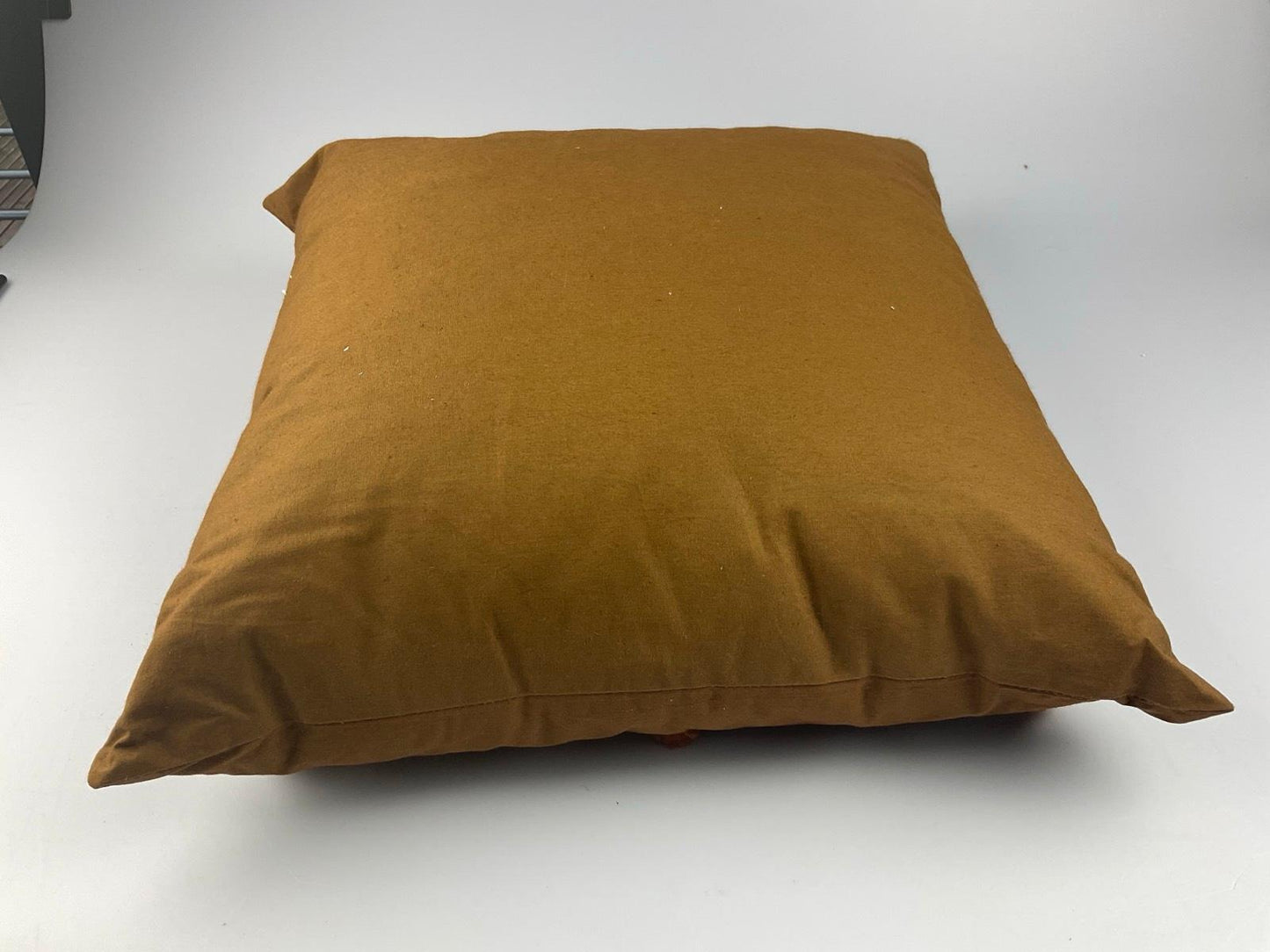 Ferm living Cusion Dot Tufted - Farbe Sugar/Kelp Mustard