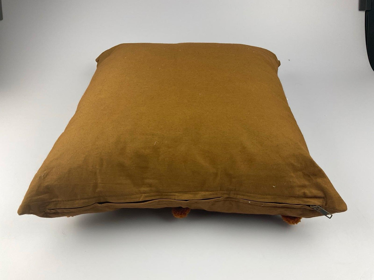 Ferm living Cusion Dot Tufted - Farbe Sugar/Kelp Mustard