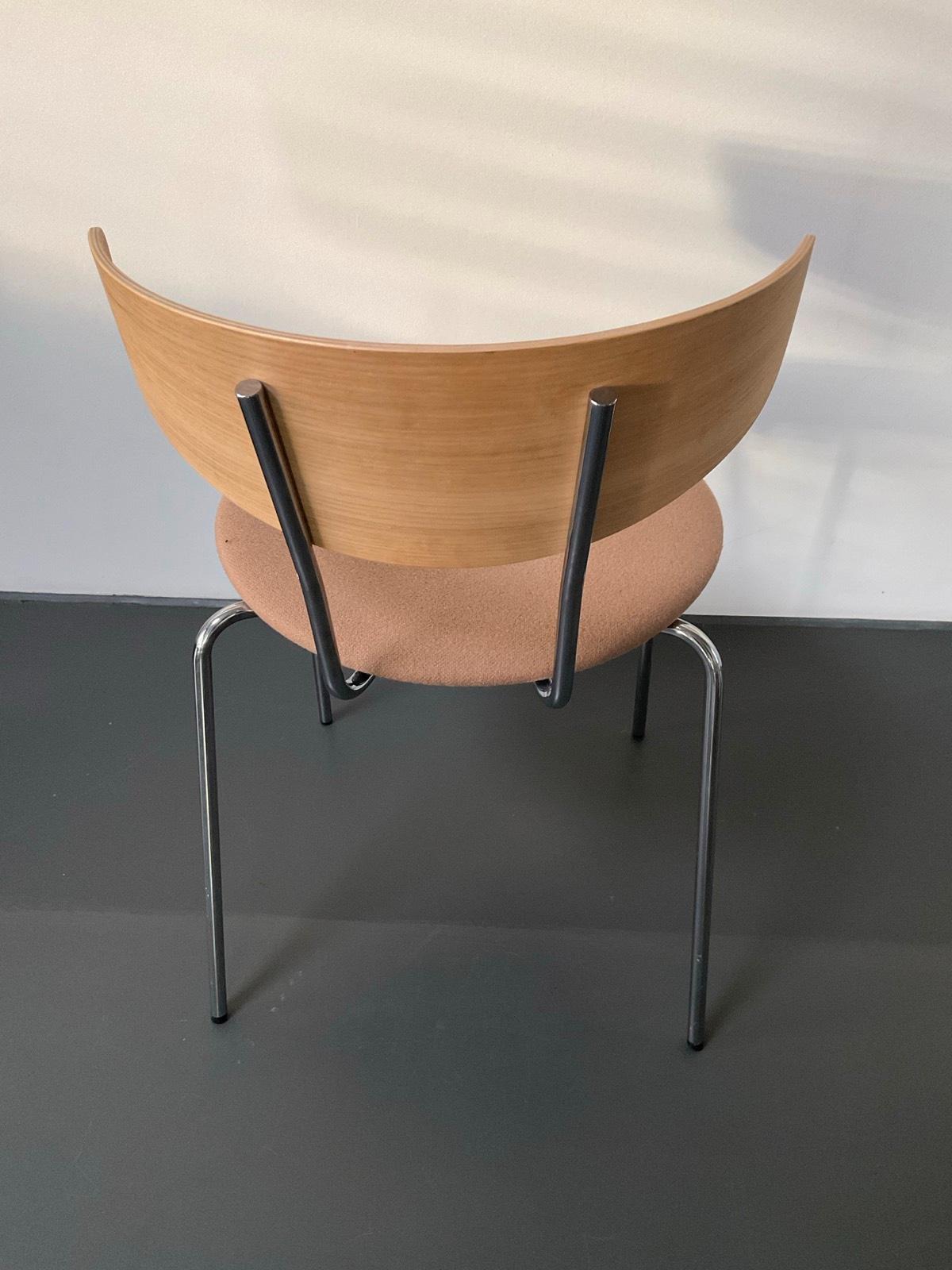 Ferm living Hermann Stuhl Holz mit sand Bezug