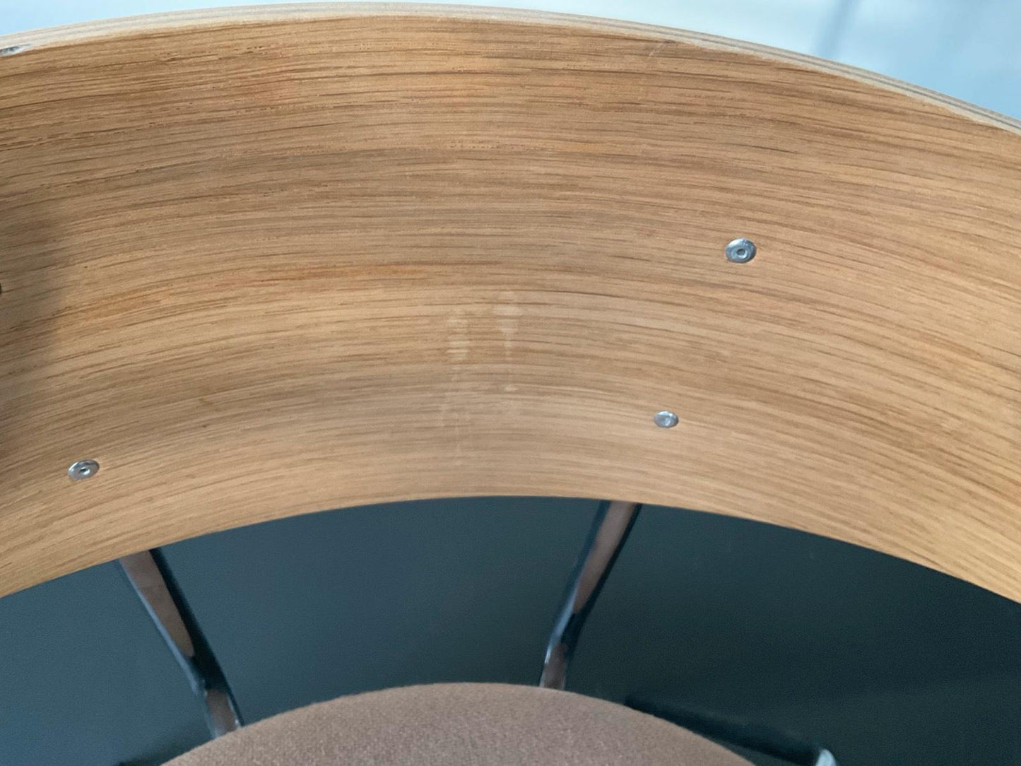 Ferm living Hermann Stuhl Holz mit sand Bezug