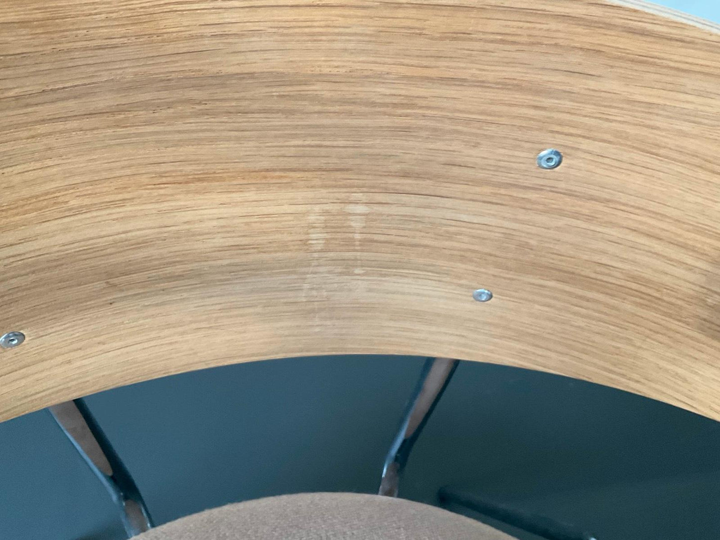 Ferm living Hermann Stuhl Holz mit sand Bezug