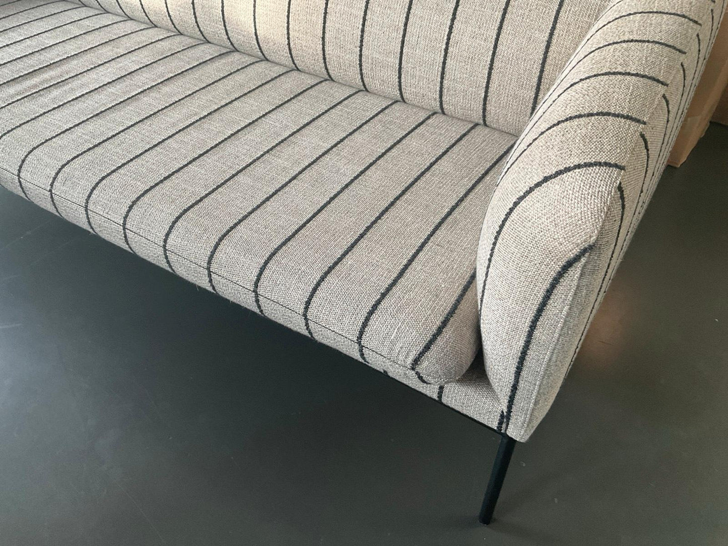 Ferm living Turn Sofa 2 Sitzer Pasadena sand/black