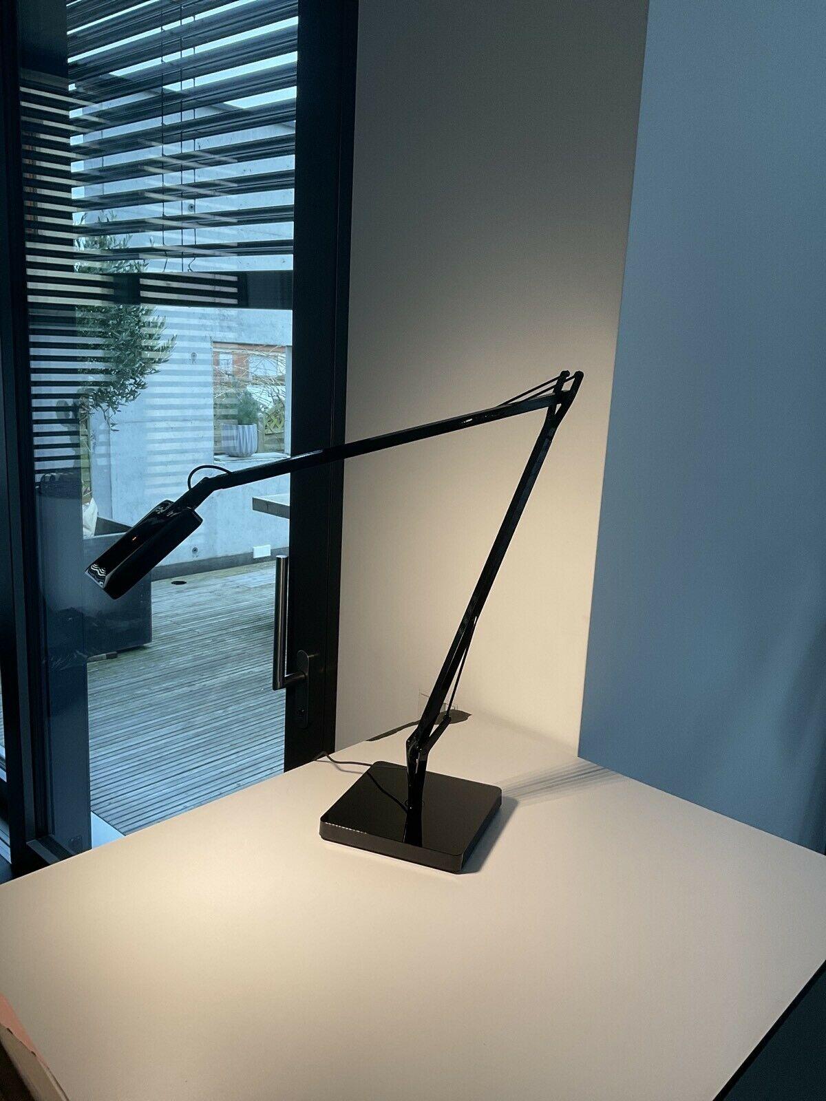 Flos Kelviin LED Base Tischleuchte schwarz