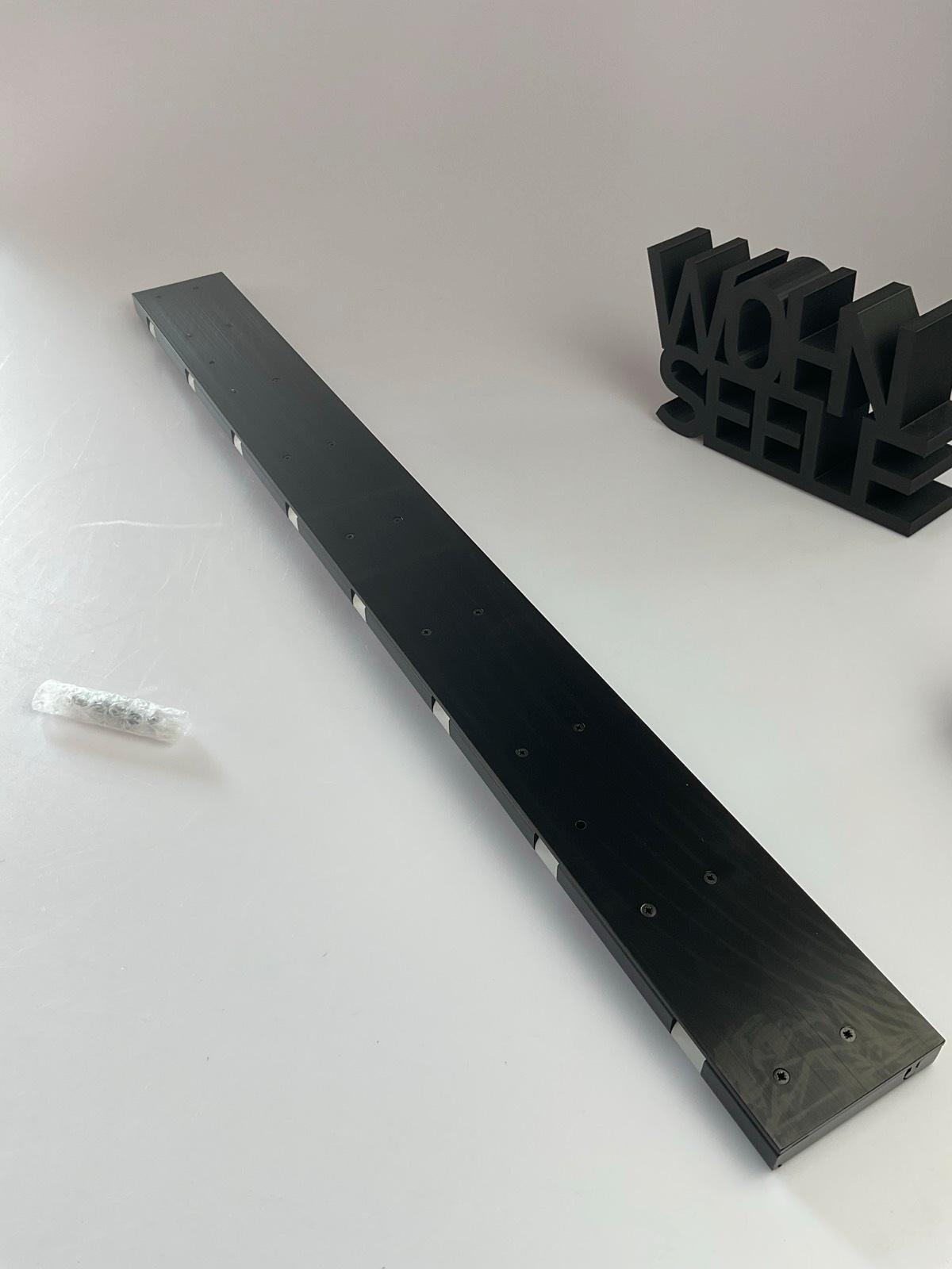Loca Knax Garderobe 8 Haken waagerecht schwarz grau