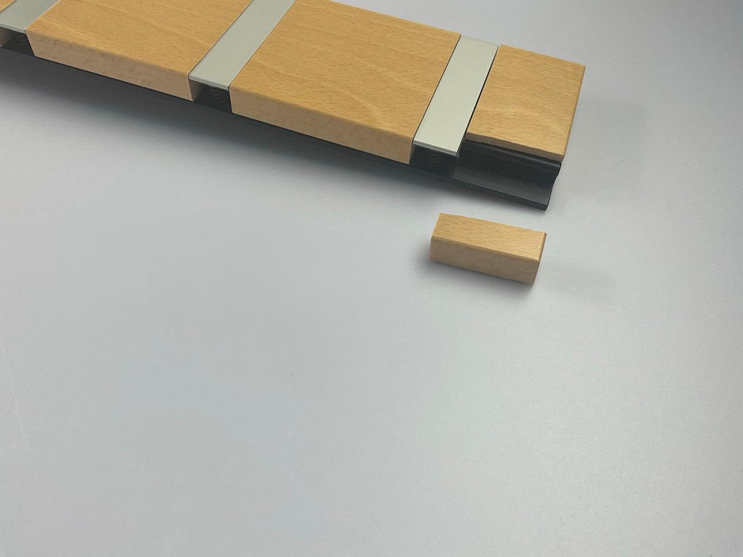 Loca Knax Garderobe waagerecht 8 Haken Buche