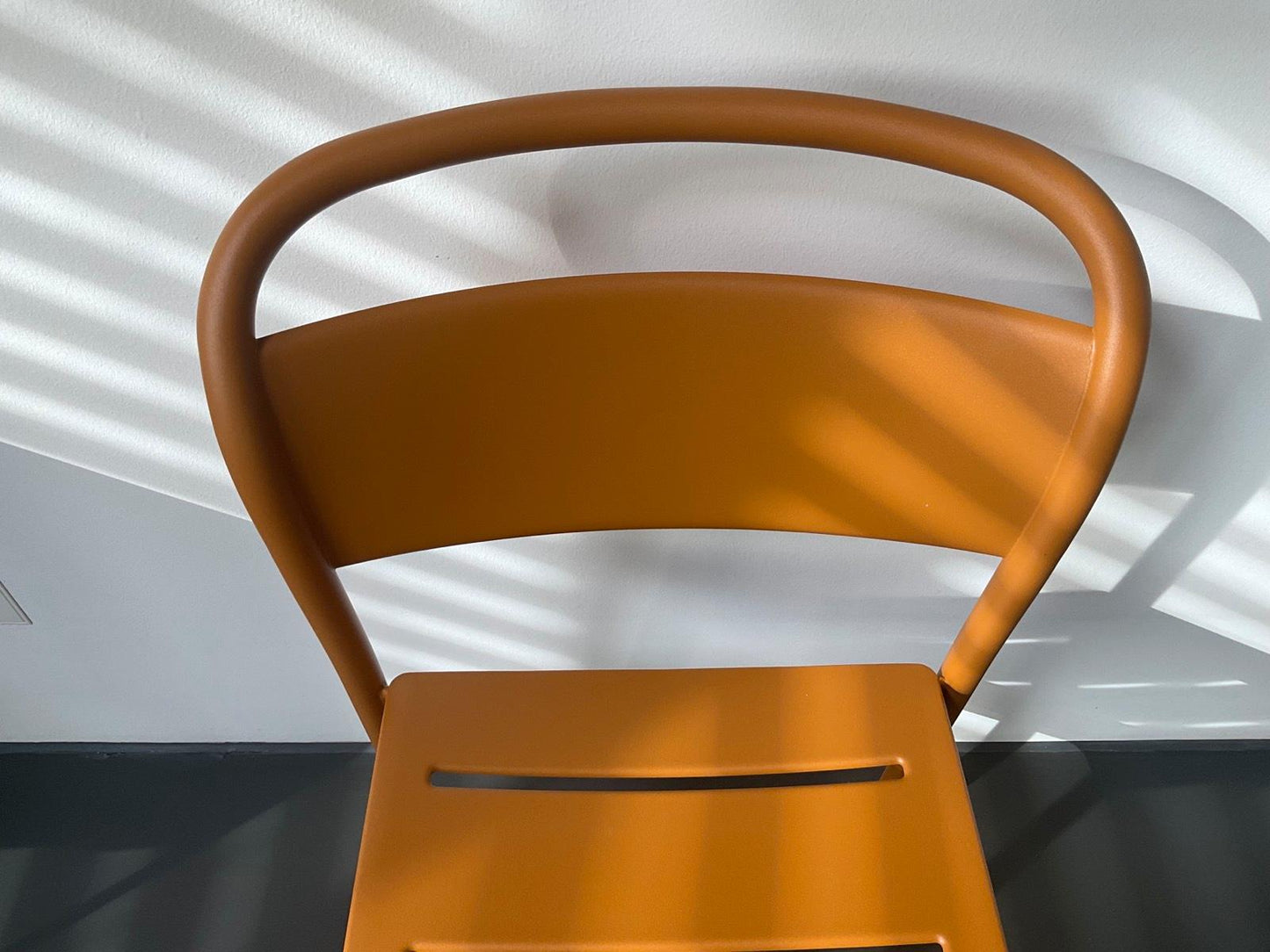 Muuto - Linear Steel Side Chair Burns orange - Gartenstuhl