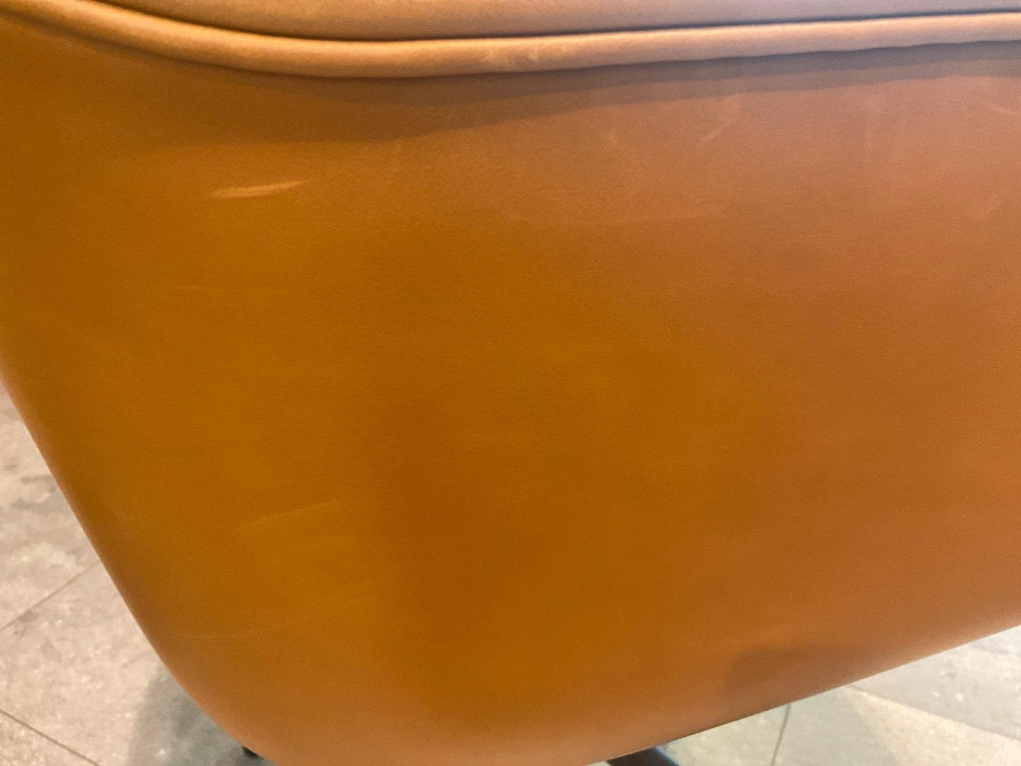 Muuto Fiber Chair Drehstuhl schwarz/cognac