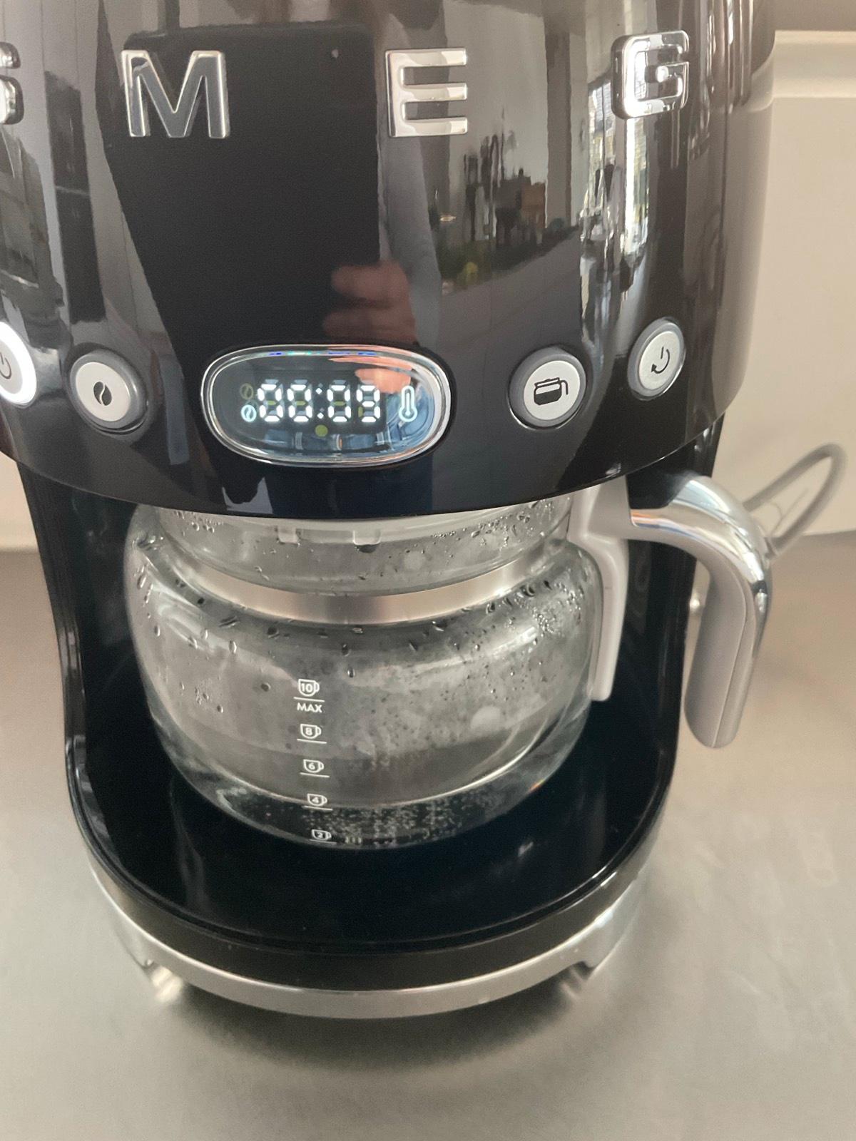 Smeg Kaffeemaschine schwarz