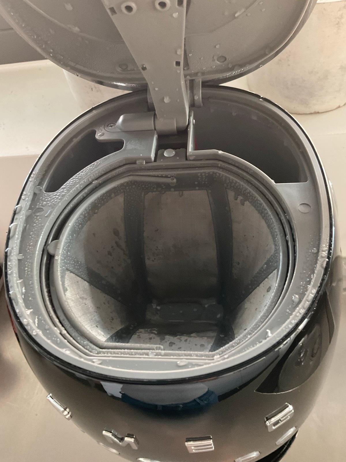Smeg Kaffeemaschine schwarz
