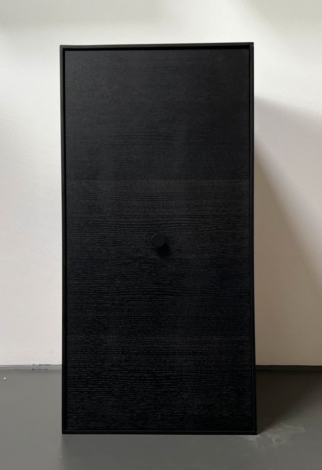 Audo By lassen. Frame 70 mit Türen mit 2 Böden - black