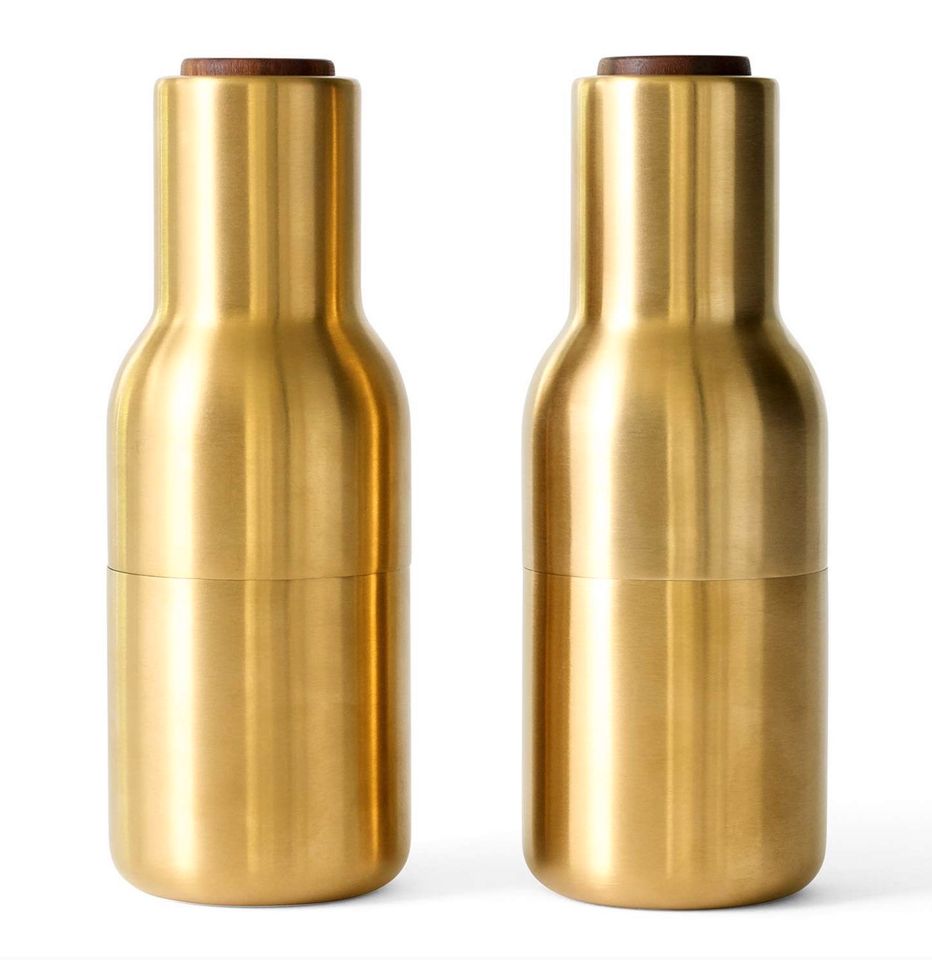 Audo (ehem. Menu) bottle grinder messing gebürstet mit Walnussdeckel