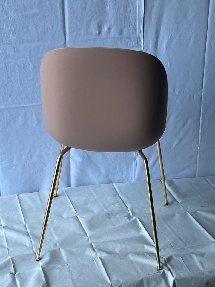 Gubi Beetle Dining Chair - Un Unholstered Conic Base Farbe Sweet