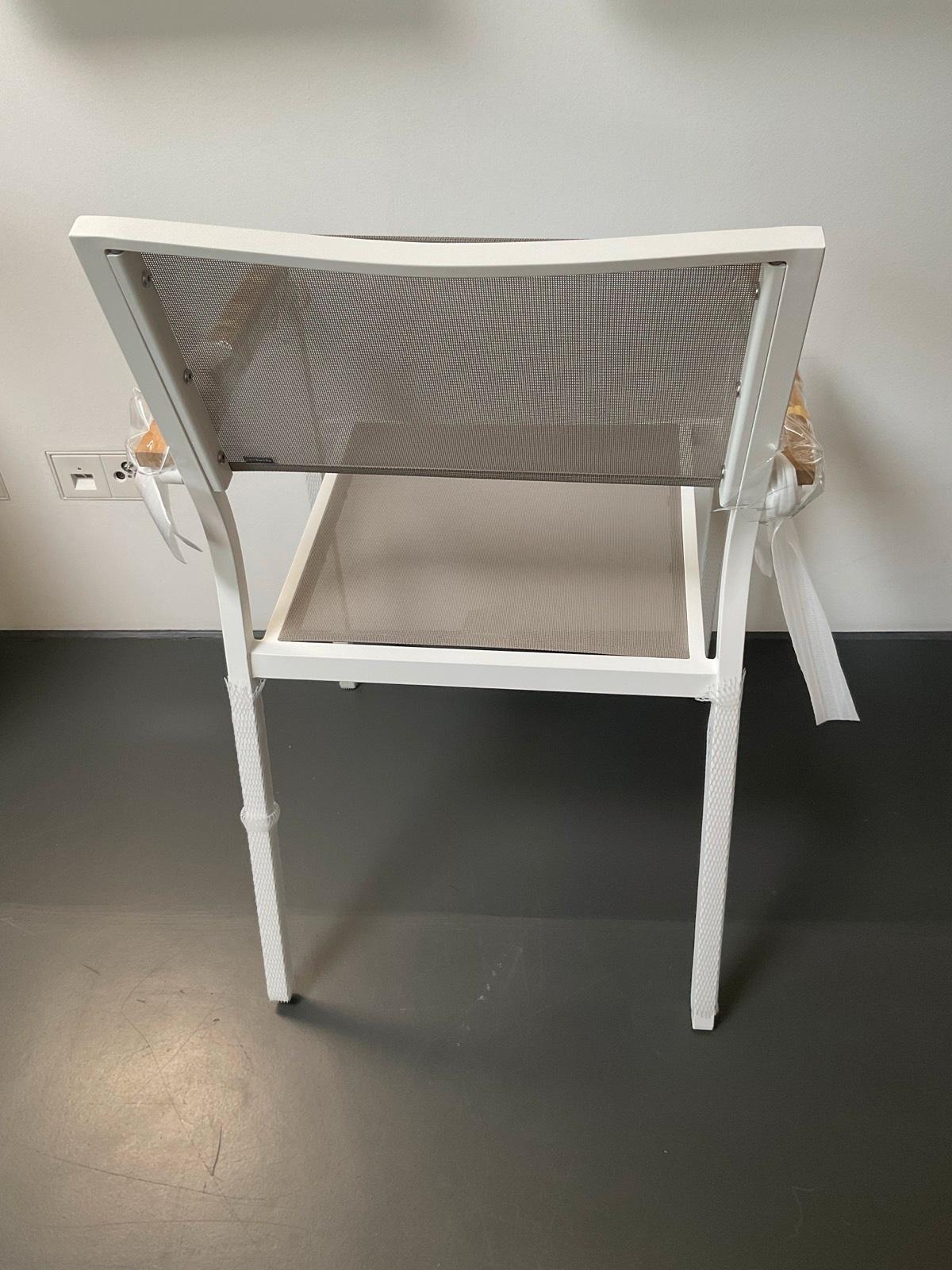 Jan Kurtz Stapelstuhl LUX Alu weiß Bezug taupe