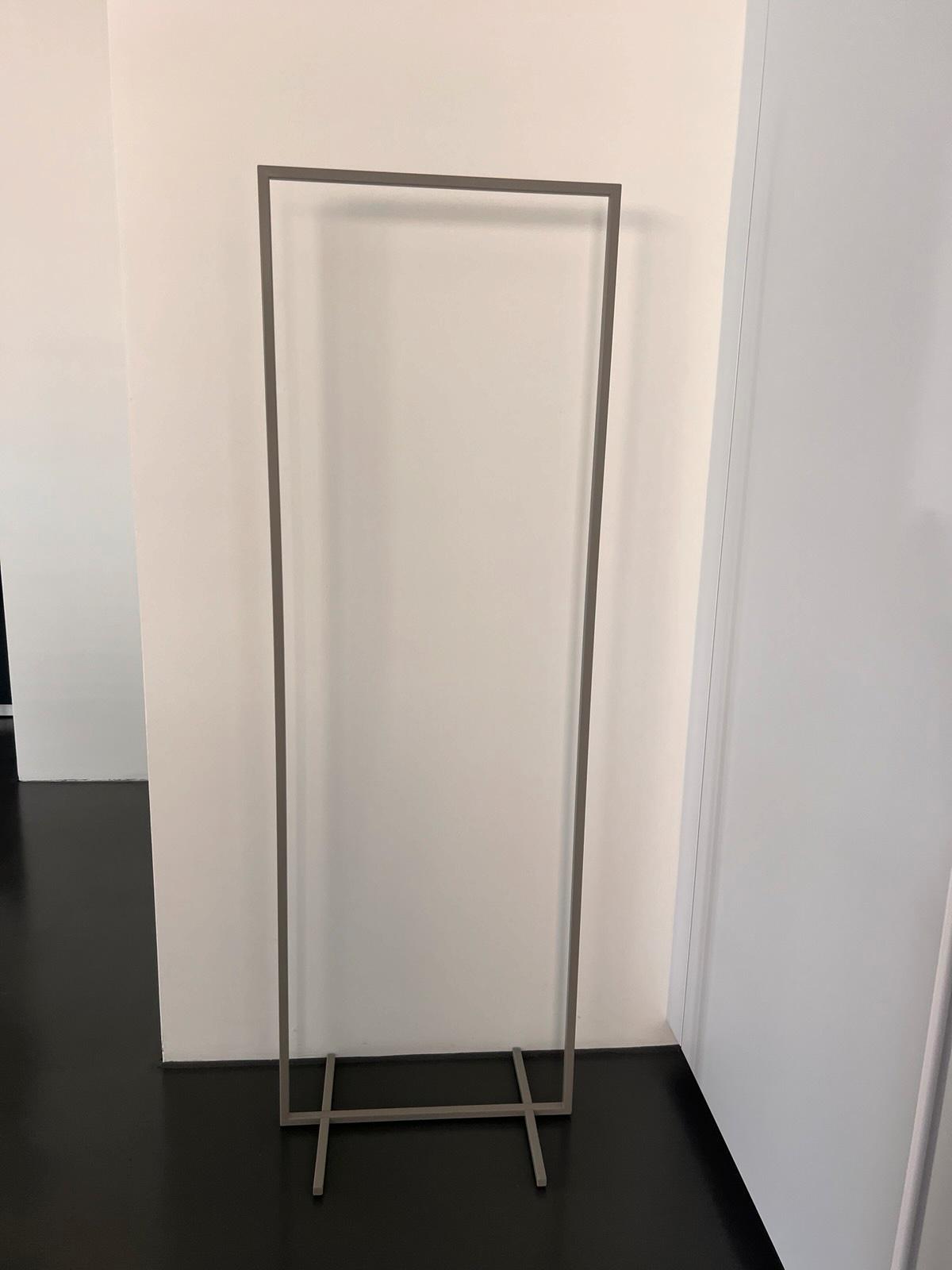 Jan Kurtz Garderobe Jonathan schwarz oder weiß - taupe