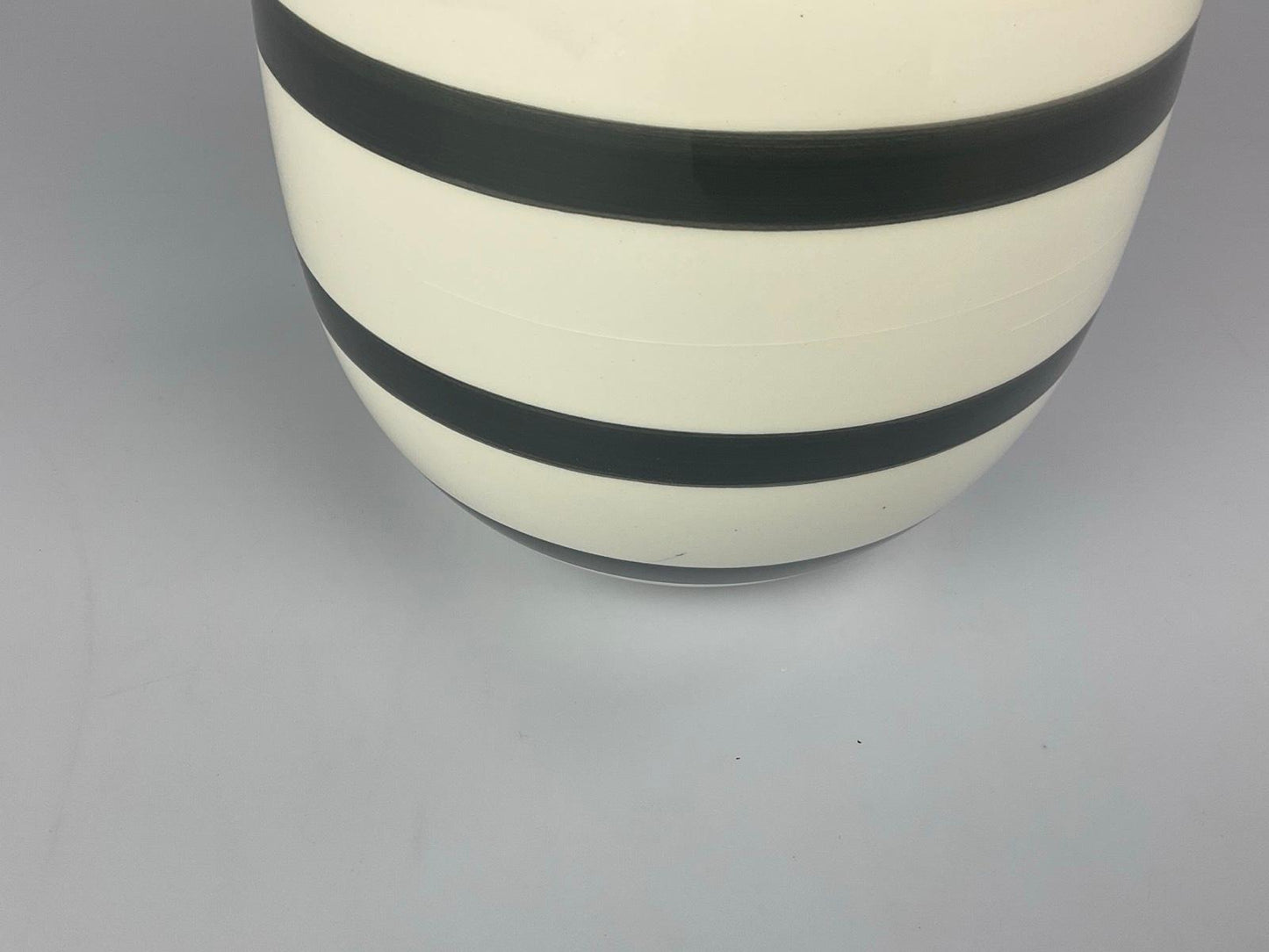 Kähler Omaggio Vase schwarz weiß 20 cm