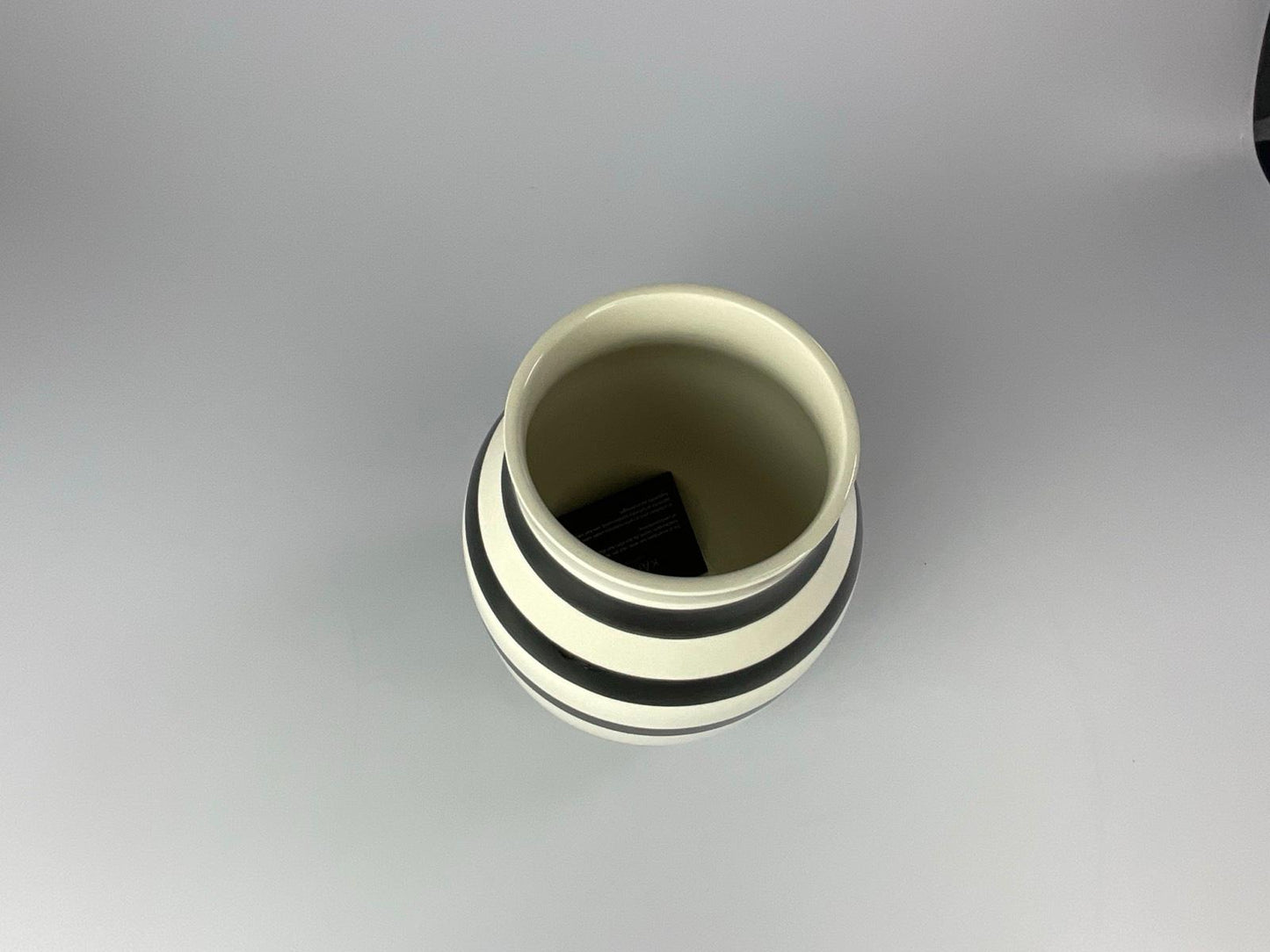 Kähler Omaggio Vase schwarz weiß 20 cm