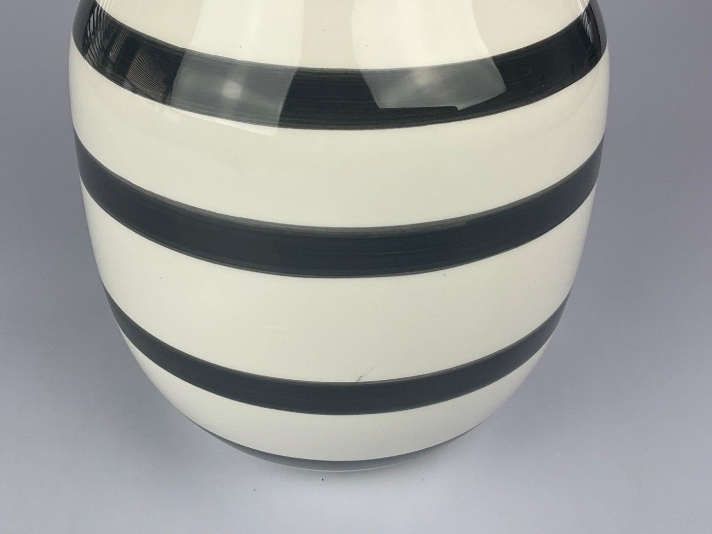 Kähler Omaggio Vase schwarz weiß 20 cm