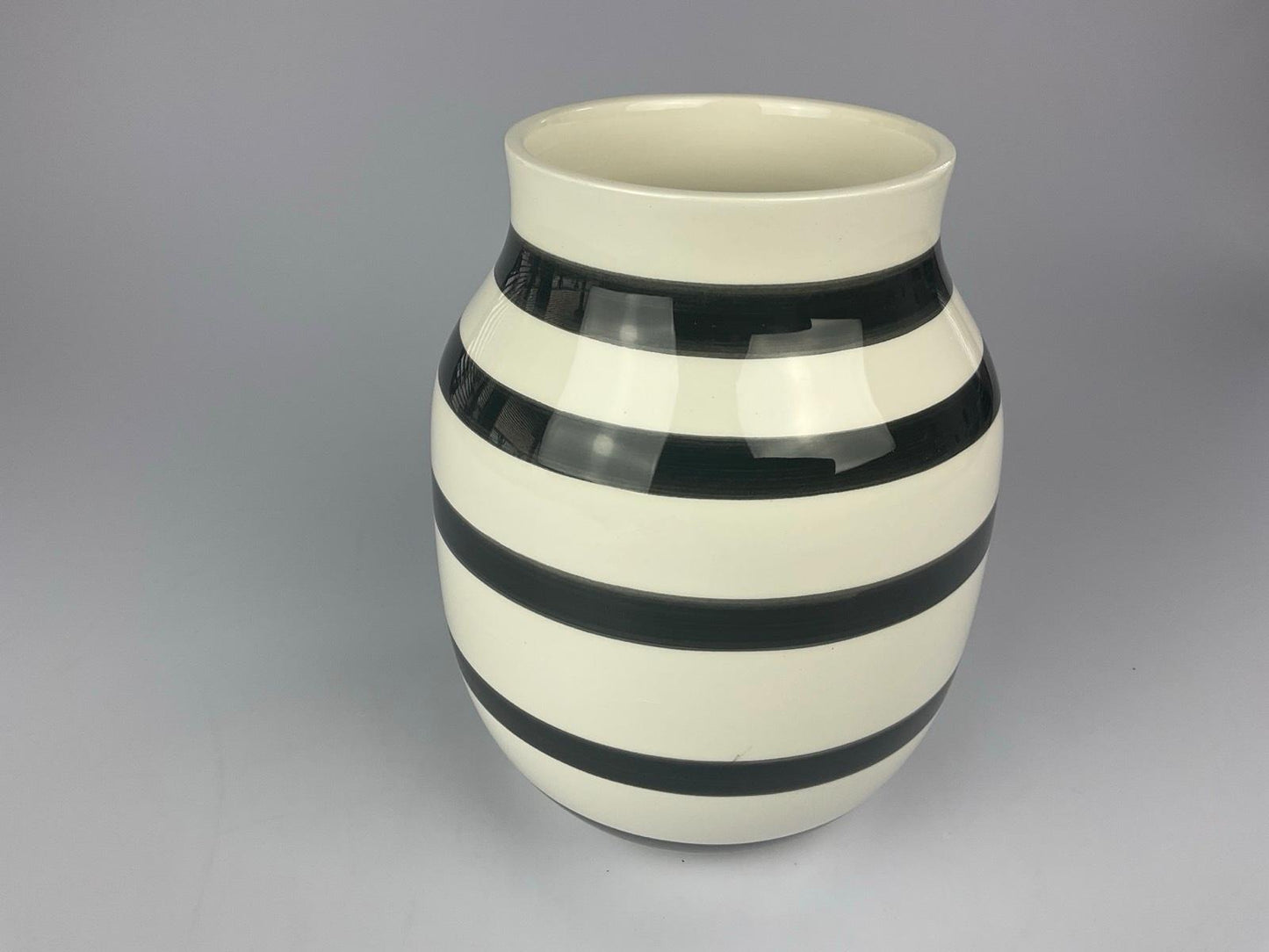 Kähler Omaggio Vase schwarz weiß 20 cm