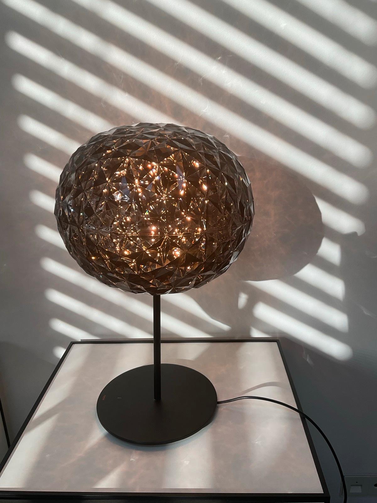 Kartell Planet Tischleuchte rauch