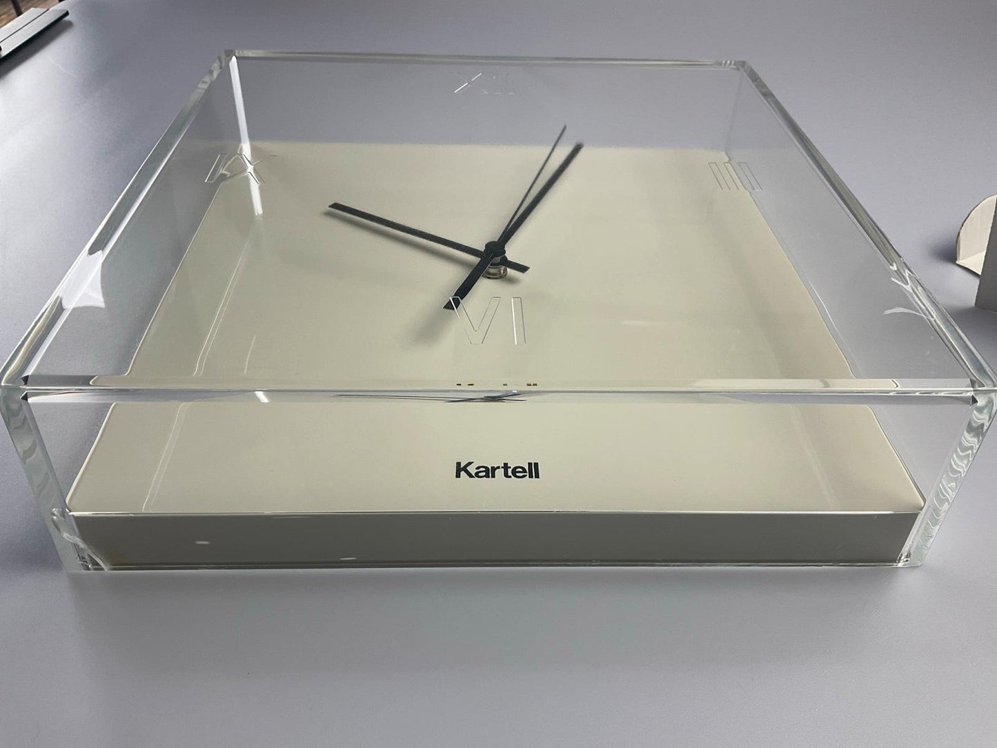 Kartell Tic Tac weiß Uhr