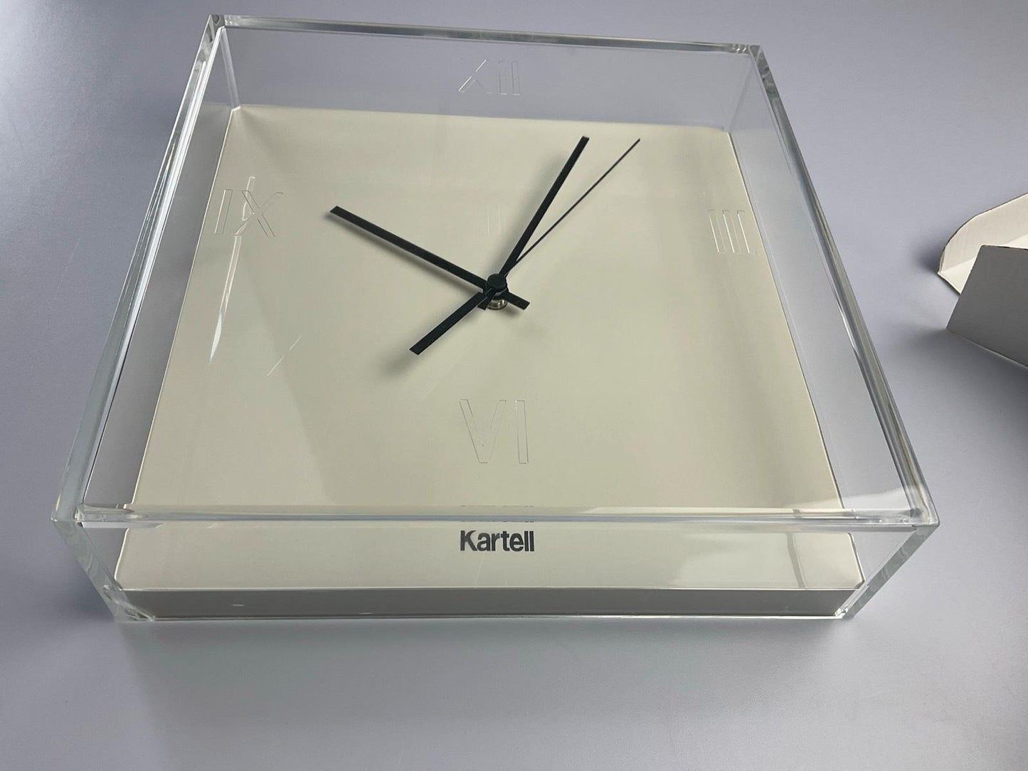 Kartell Tic Tac weiß Uhr