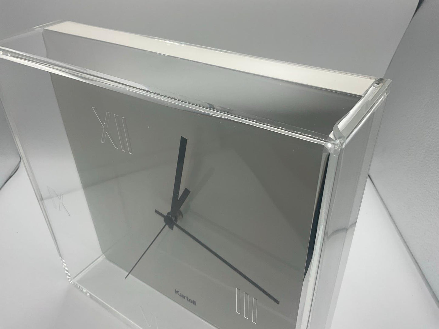 Kartell Tic Tac weiß Uhr