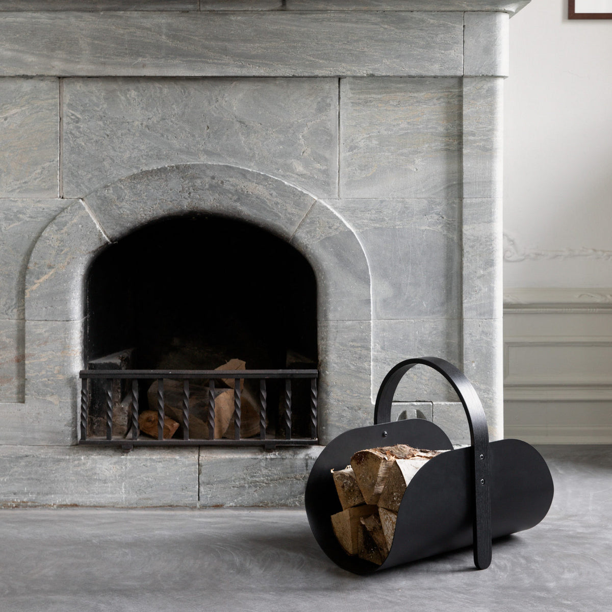 Cooee Woody Basket Black Stained Oak Holzkorb